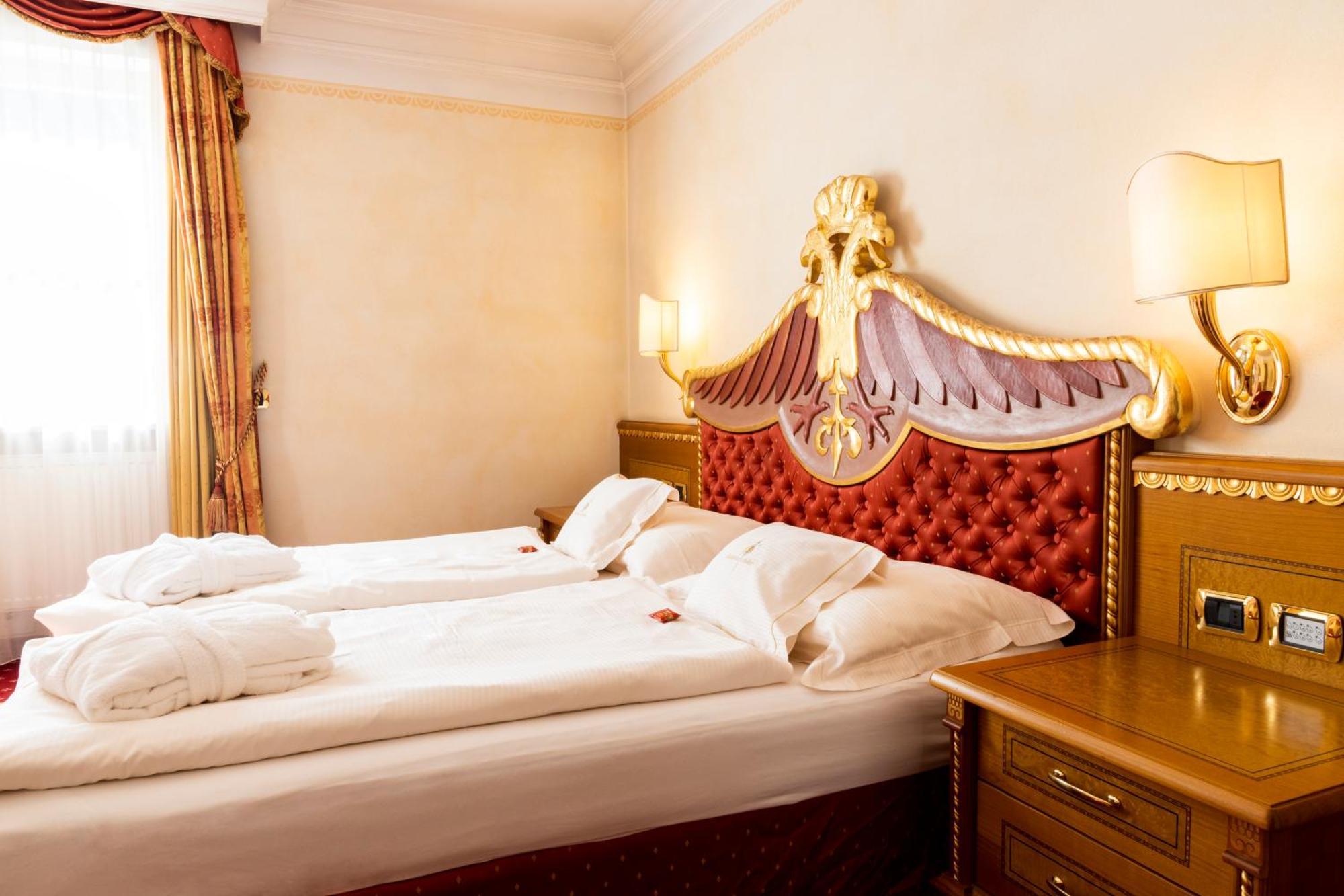 Cityhotel Goldener Adler B&B Chiusa Exterior foto