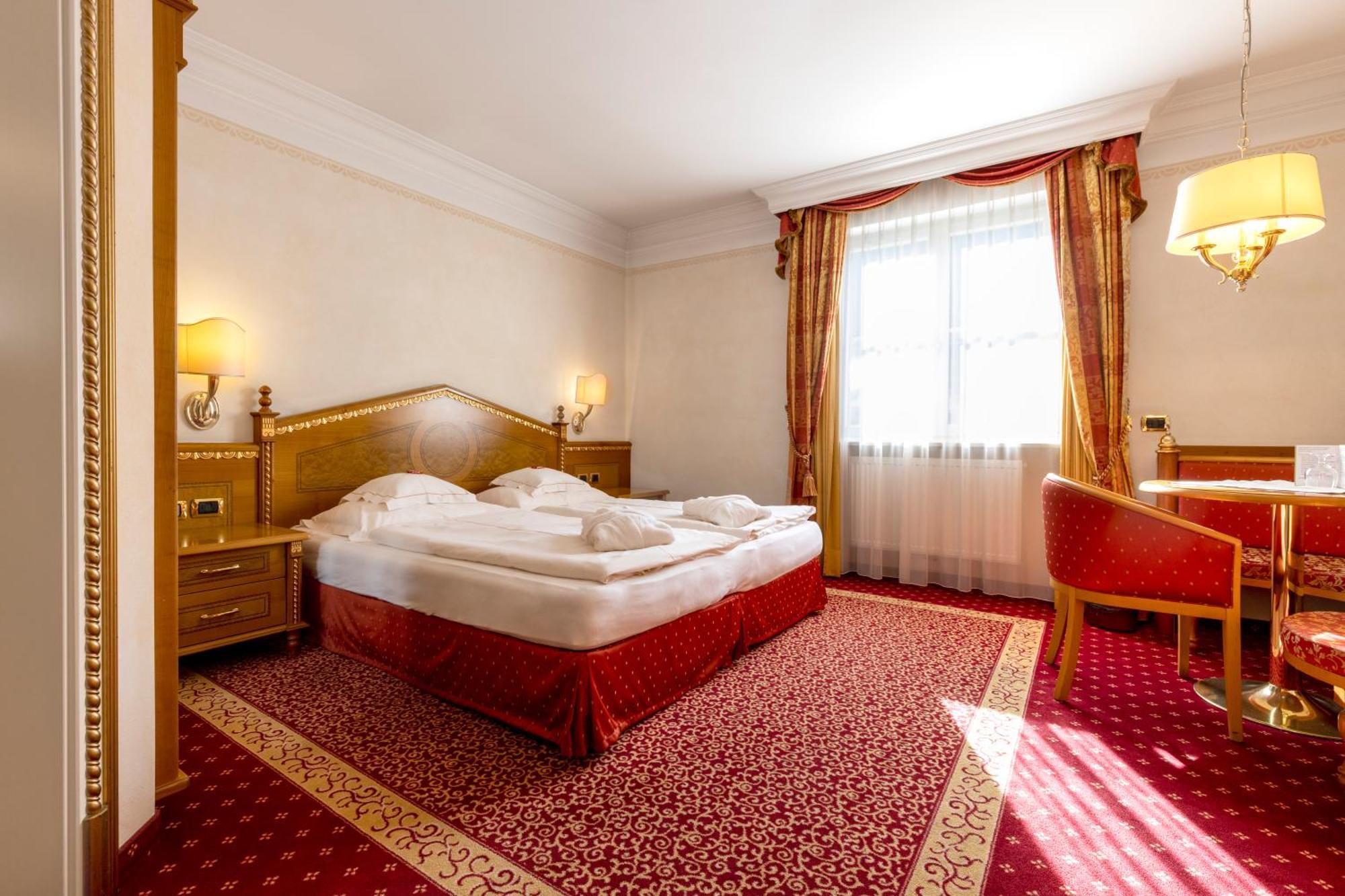 Cityhotel Goldener Adler B&B Chiusa Exterior foto