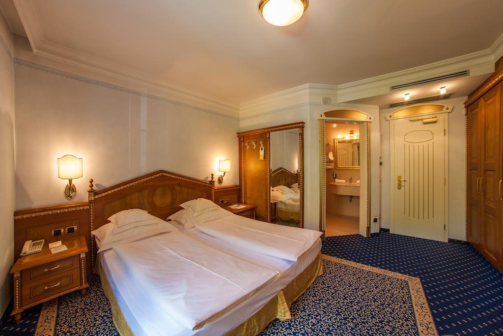 Cityhotel Goldener Adler B&B Chiusa Quarto foto