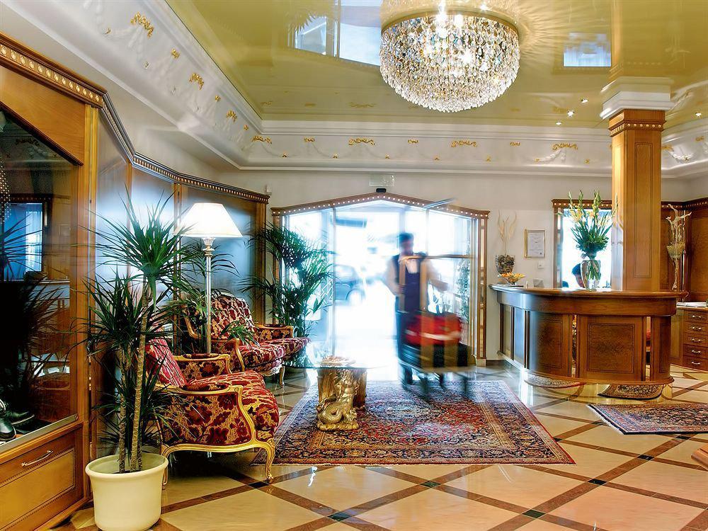 Cityhotel Goldener Adler B&B Chiusa Exterior foto